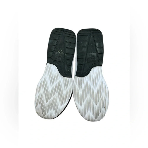 NIKE Air Max Nostalgic Sneaker - Picture 9 of 10